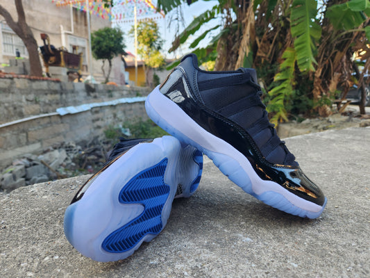 AJ 11
